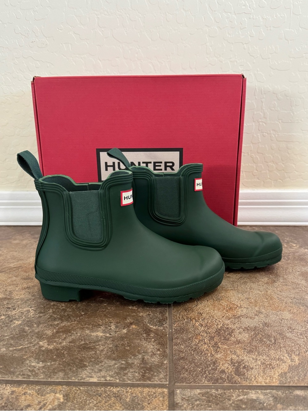Hunter Women's Original Chelsea Rain Boots Dark Green Matte US 6 / EU 37 NIB
